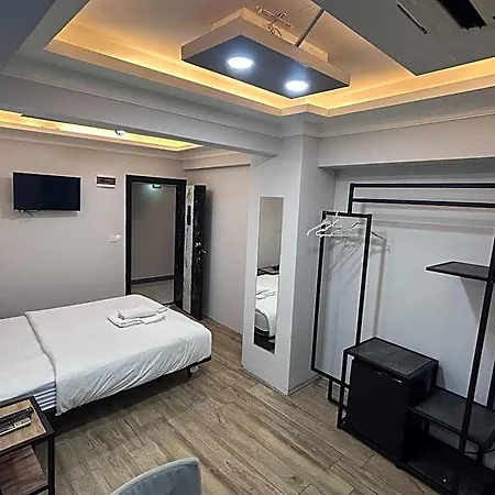 Biglife Hotel *