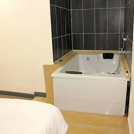 Biglife Hotel